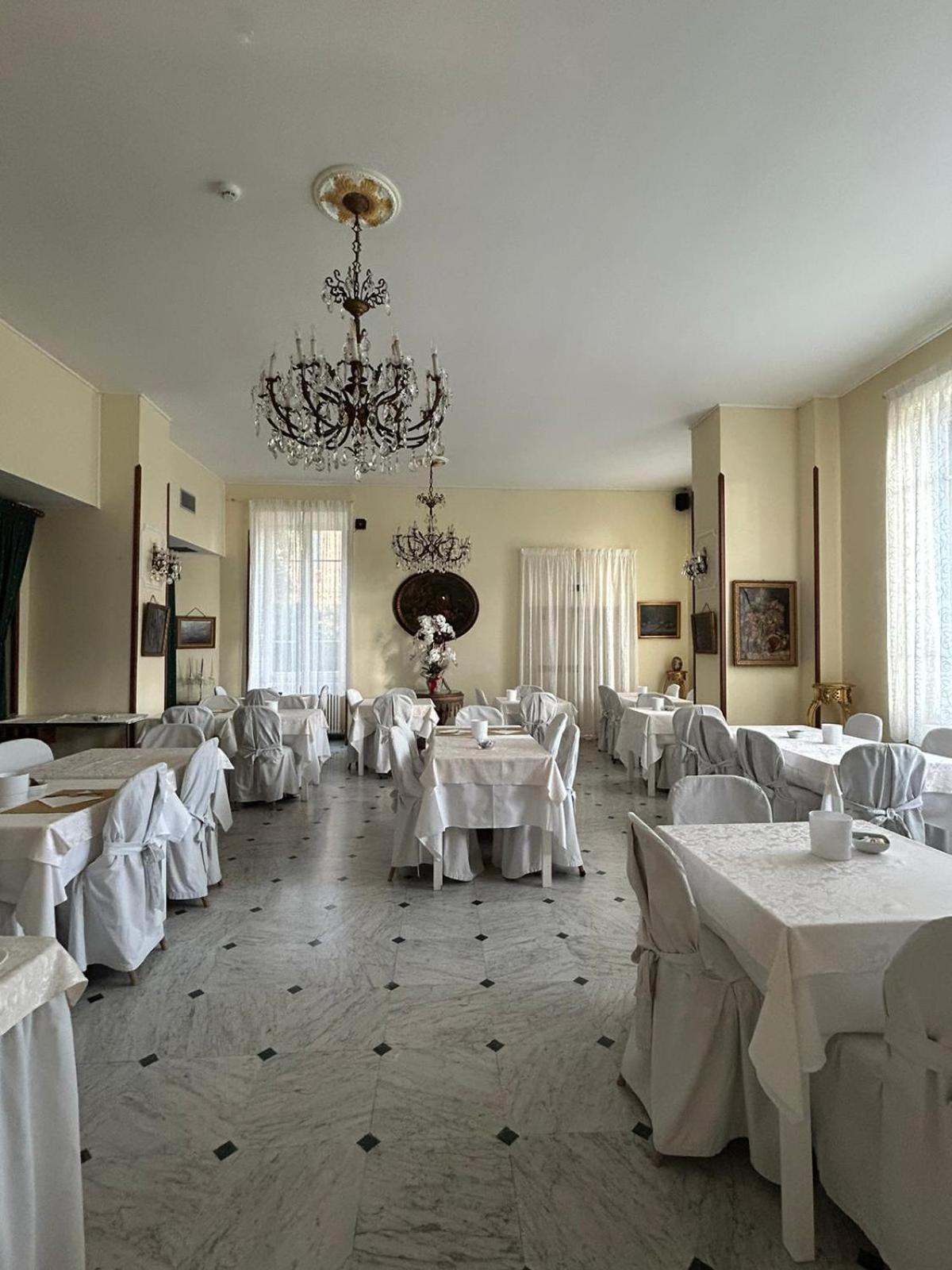 Hotel Petit Royal Ospedaletti Ngoại thất bức ảnh
