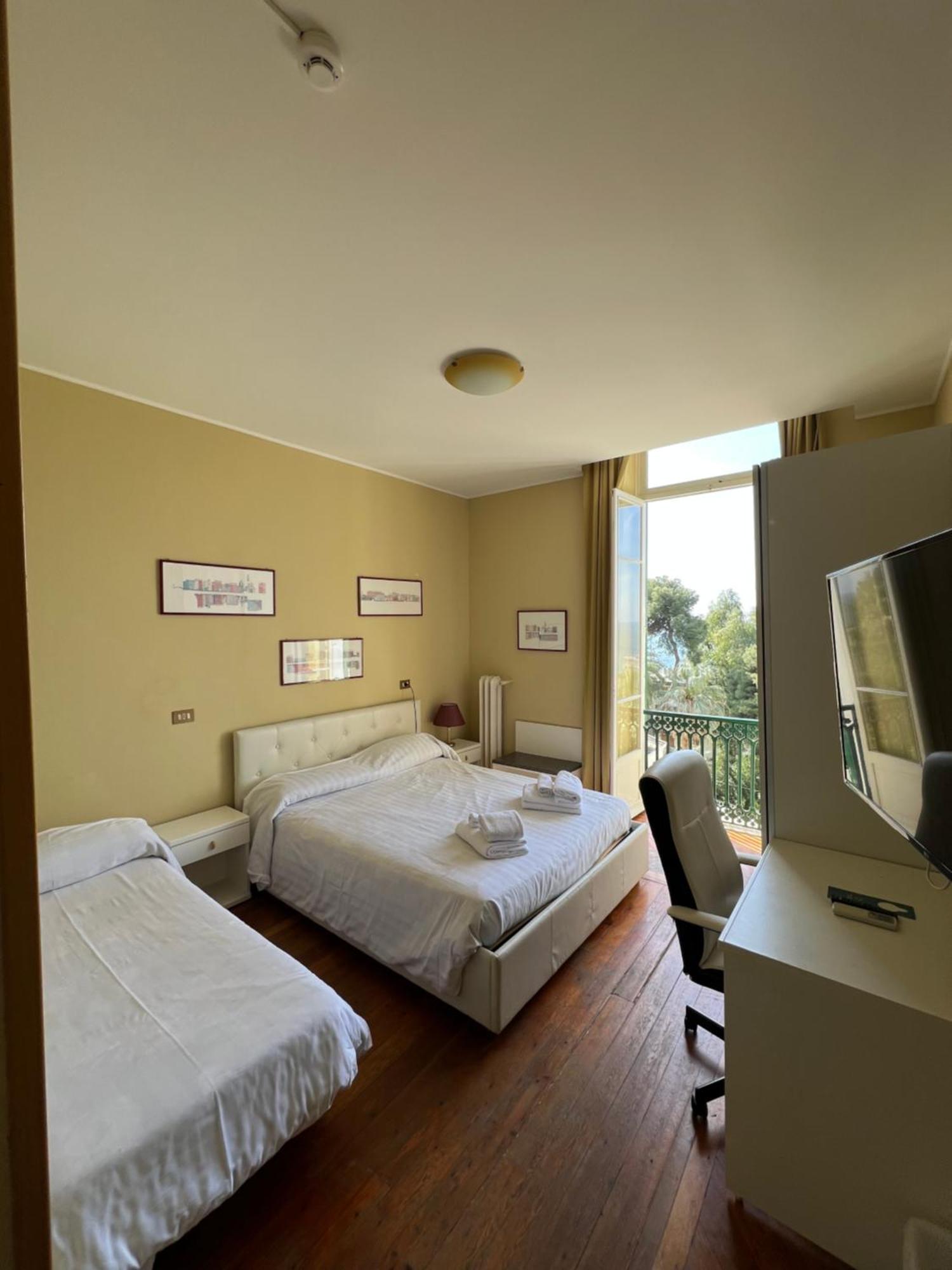 Hotel Petit Royal Ospedaletti Ngoại thất bức ảnh