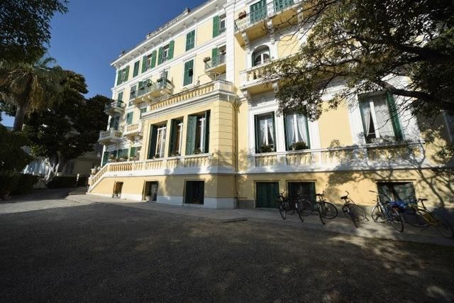 Hotel Petit Royal Ospedaletti Ngoại thất bức ảnh