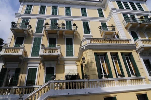 Hotel Petit Royal Ospedaletti Ngoại thất bức ảnh